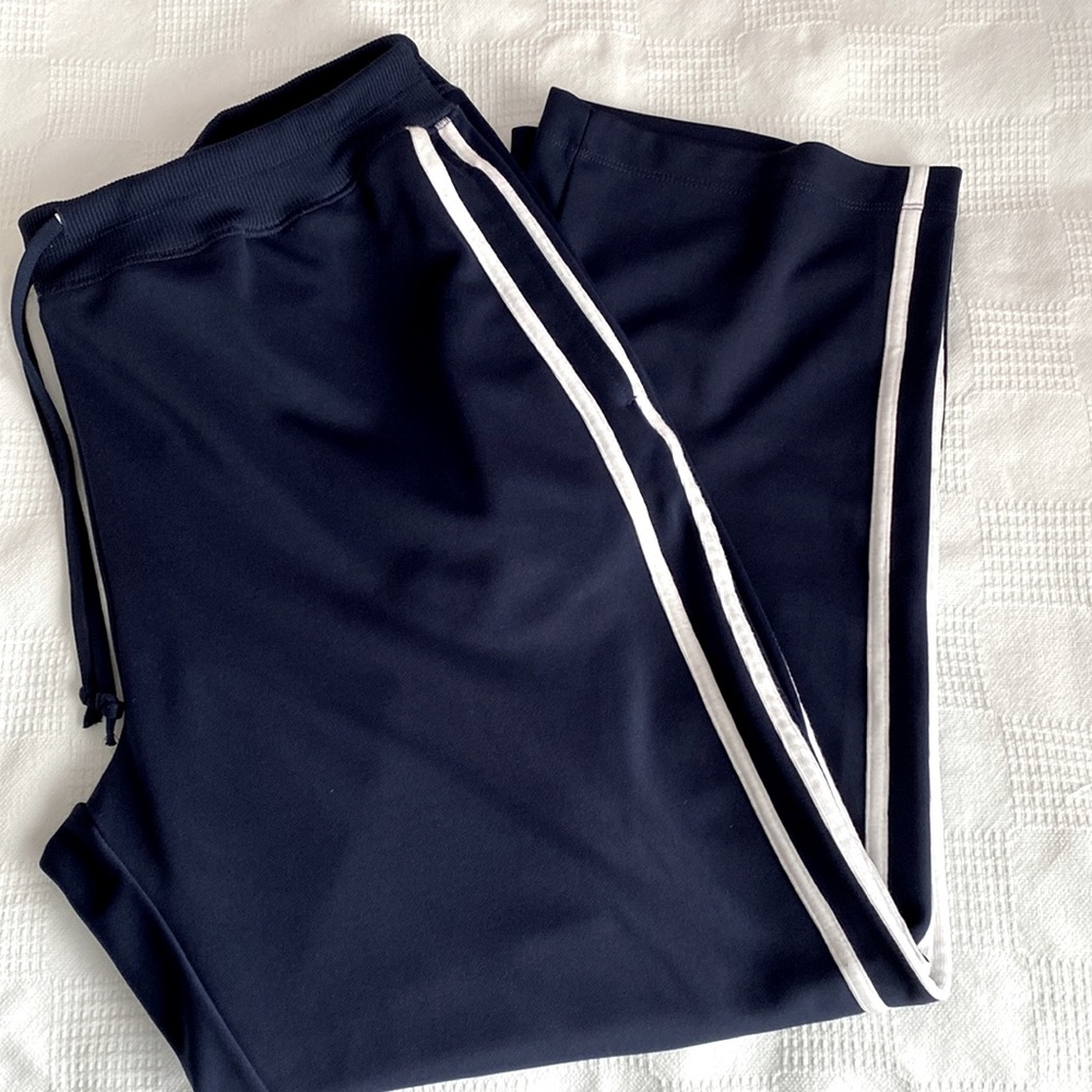 Great navy and white pants!